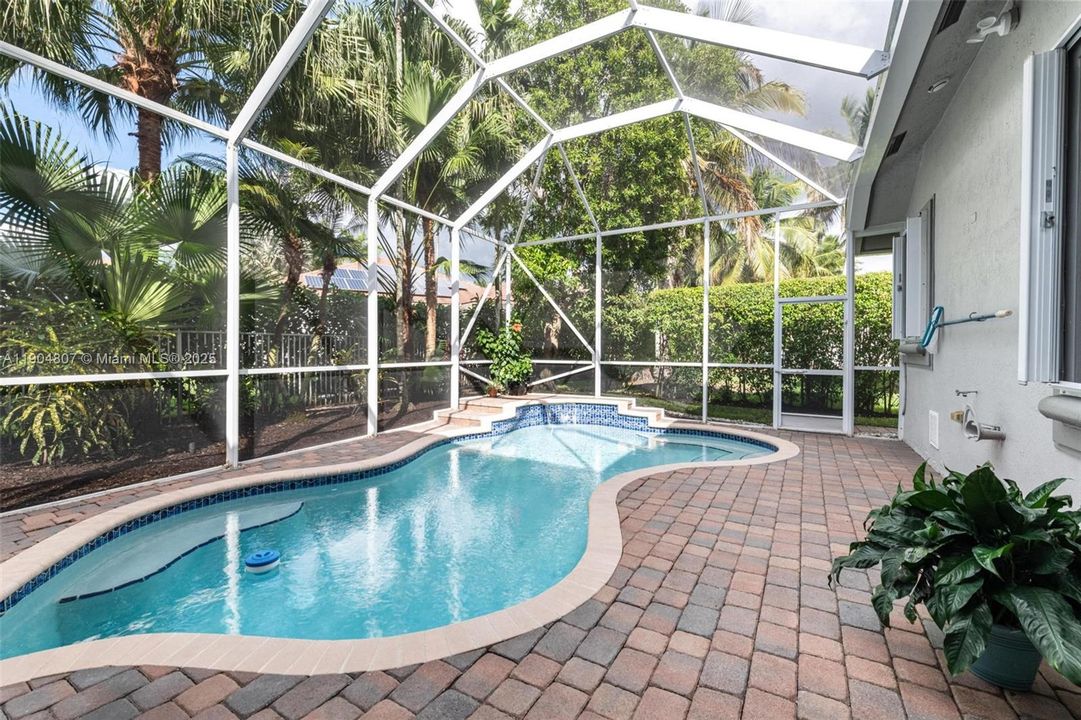 Под контрактом: $1,100,000 (4 спален, 2 ванн, 2674 Квадратных фут)