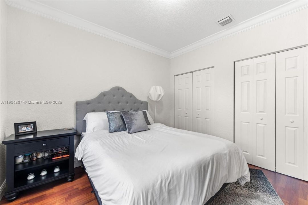 Под контрактом: $1,100,000 (4 спален, 2 ванн, 2674 Квадратных фут)