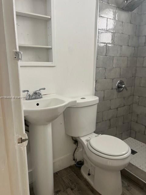Active With Contract: $1,650 (2 beds, 1 baths, 715 Square Feet)