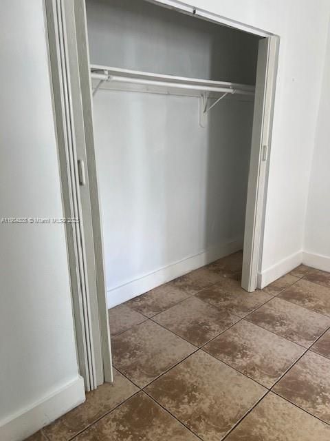 Active With Contract: $1,650 (2 beds, 1 baths, 715 Square Feet)