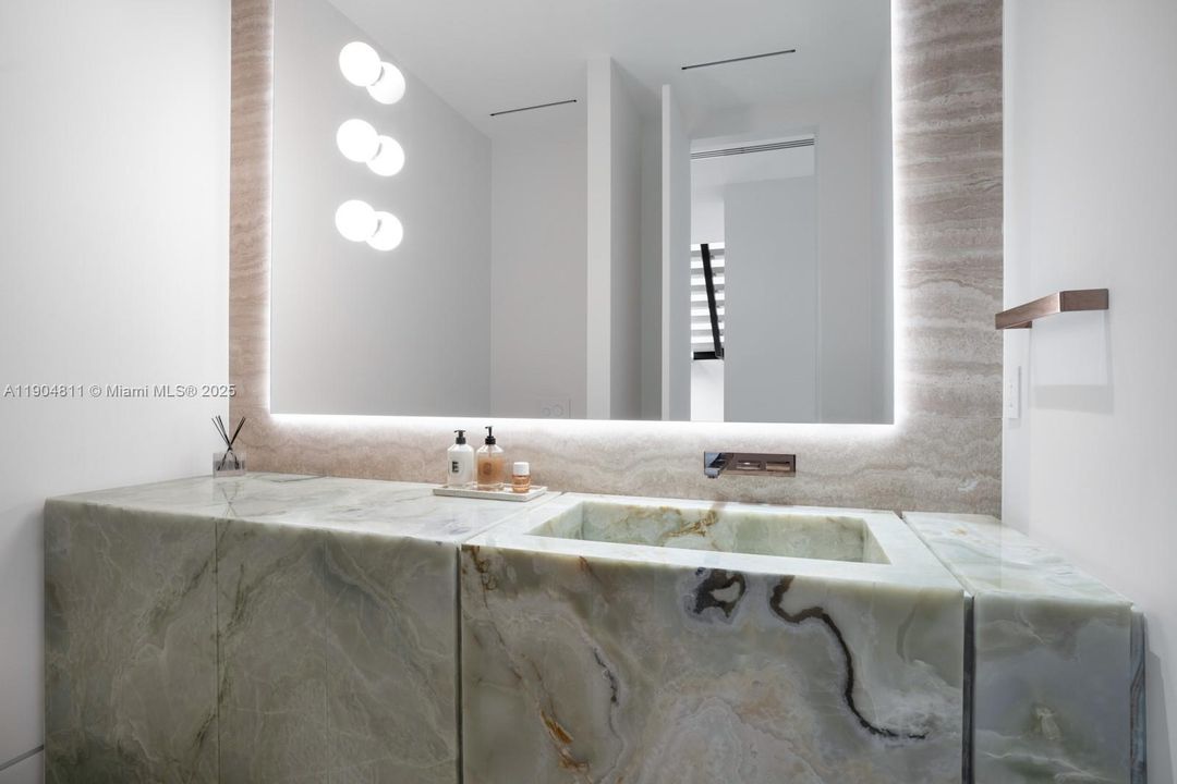 待售: $11,999,000 (6 贝兹, 6 浴室, 5402 平方英尺)