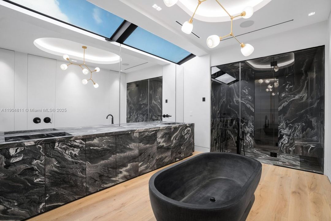 待售: $11,999,000 (6 贝兹, 6 浴室, 5402 平方英尺)