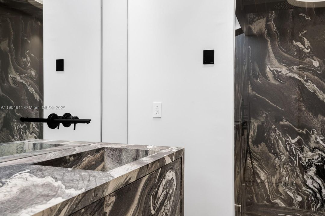 待售: $11,999,000 (6 贝兹, 6 浴室, 5402 平方英尺)