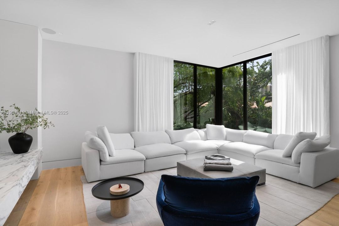 待售: $11,999,000 (6 贝兹, 6 浴室, 5402 平方英尺)