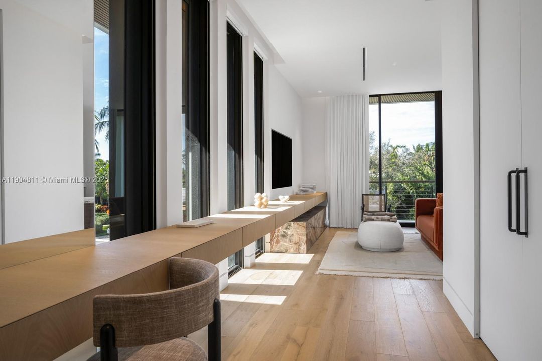 待售: $11,999,000 (6 贝兹, 6 浴室, 5402 平方英尺)