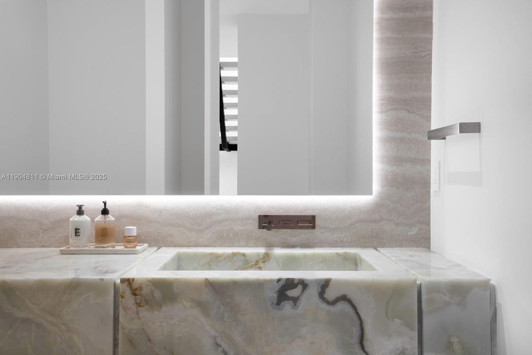 待售: $11,999,000 (6 贝兹, 6 浴室, 5402 平方英尺)