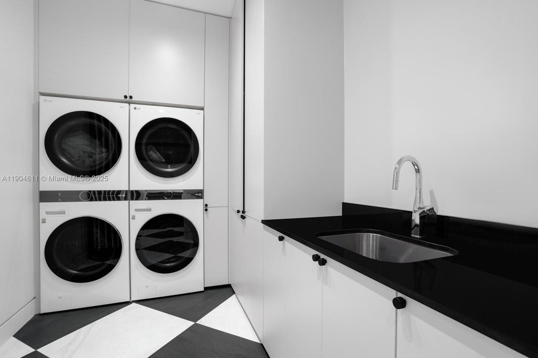 待售: $11,999,000 (6 贝兹, 6 浴室, 5402 平方英尺)