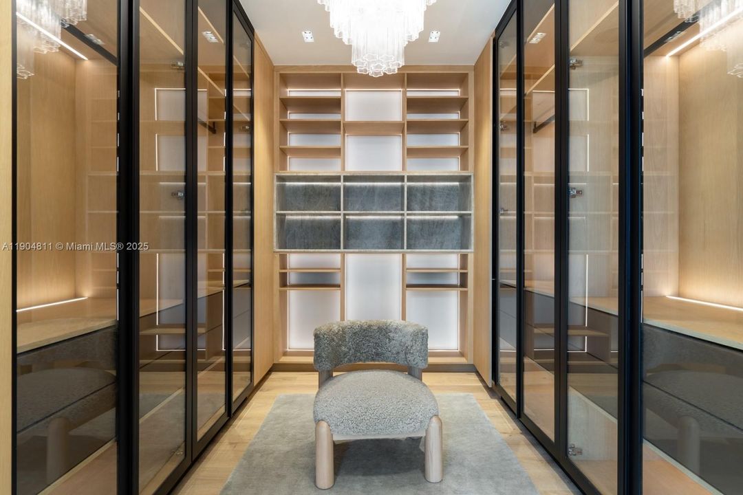 待售: $11,999,000 (6 贝兹, 6 浴室, 5402 平方英尺)