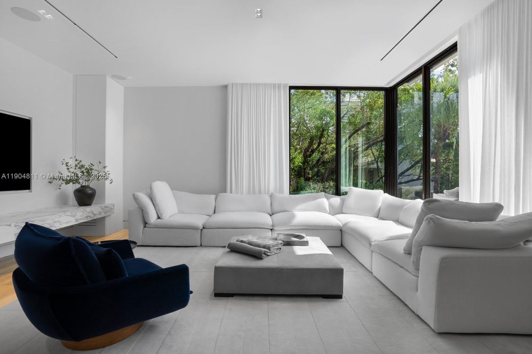 待售: $11,999,000 (6 贝兹, 6 浴室, 5402 平方英尺)