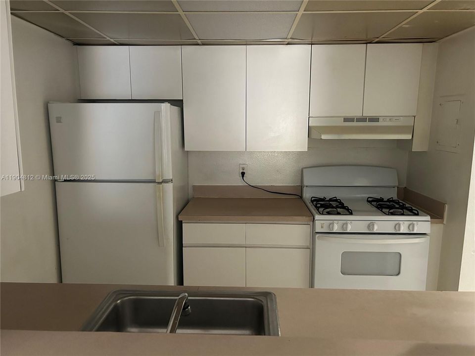 Active With Contract: $2,000 (2 beds, 2 baths, 1119 Square Feet)