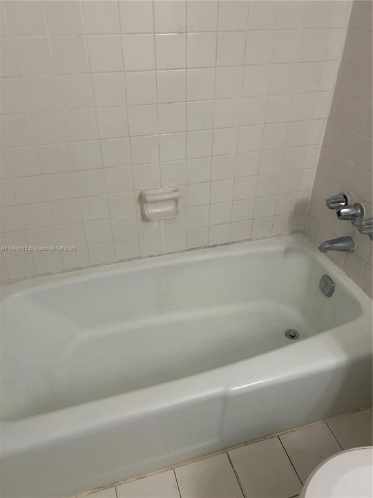 Active With Contract: $2,000 (2 beds, 2 baths, 1119 Square Feet)