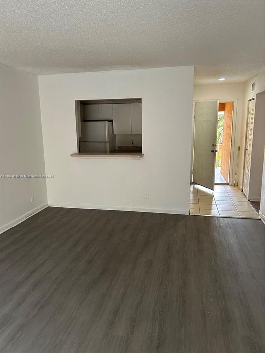 Active With Contract: $2,000 (2 beds, 2 baths, 1119 Square Feet)
