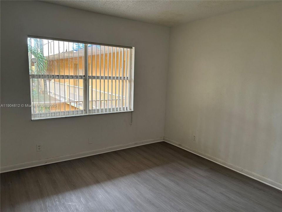 Active With Contract: $2,000 (2 beds, 2 baths, 1119 Square Feet)