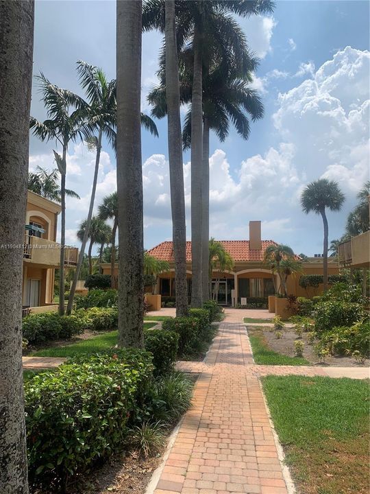 Active With Contract: $2,000 (2 beds, 2 baths, 1119 Square Feet)