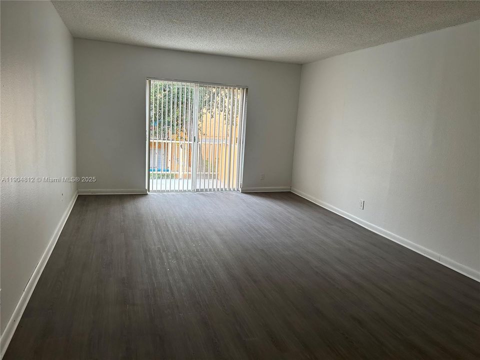 Active With Contract: $2,000 (2 beds, 2 baths, 1119 Square Feet)