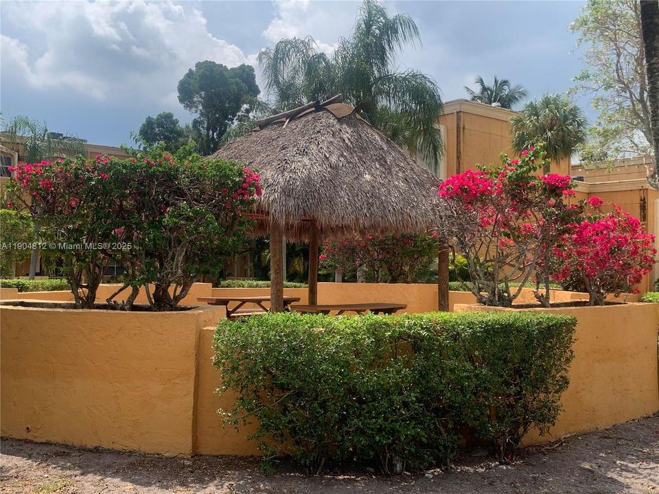 Active With Contract: $2,000 (2 beds, 2 baths, 1119 Square Feet)