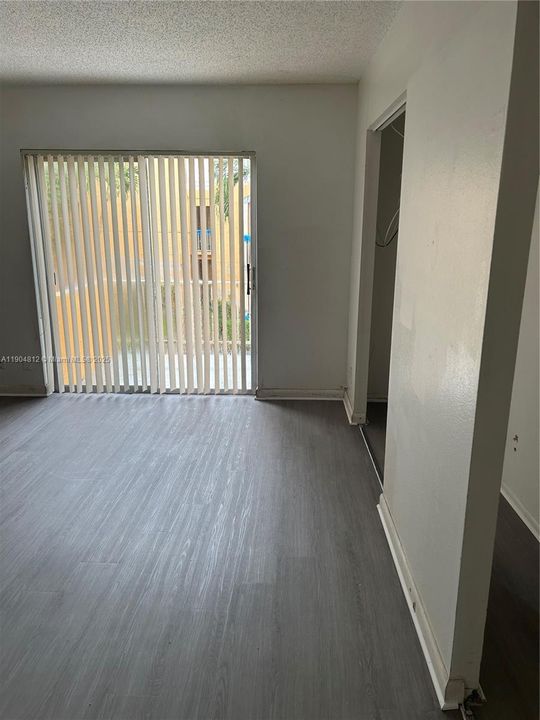 Active With Contract: $2,000 (2 beds, 2 baths, 1119 Square Feet)