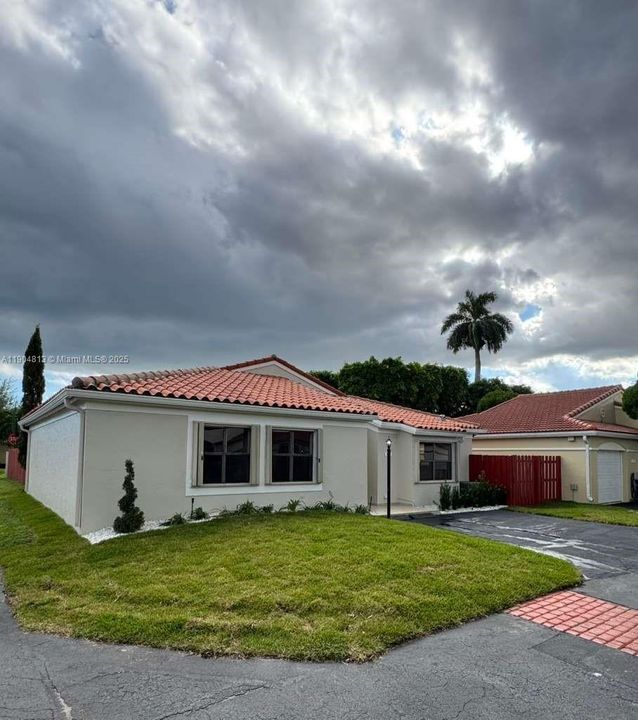 Под контрактом: $3,600 (3 спален, 2 ванн, 1277 Квадратных фут)