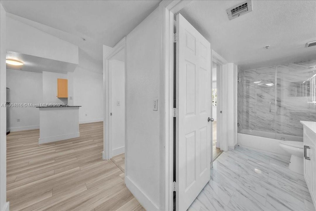 Recently Rented: $1,900 (1 beds, 1 baths, 800 Square Feet)