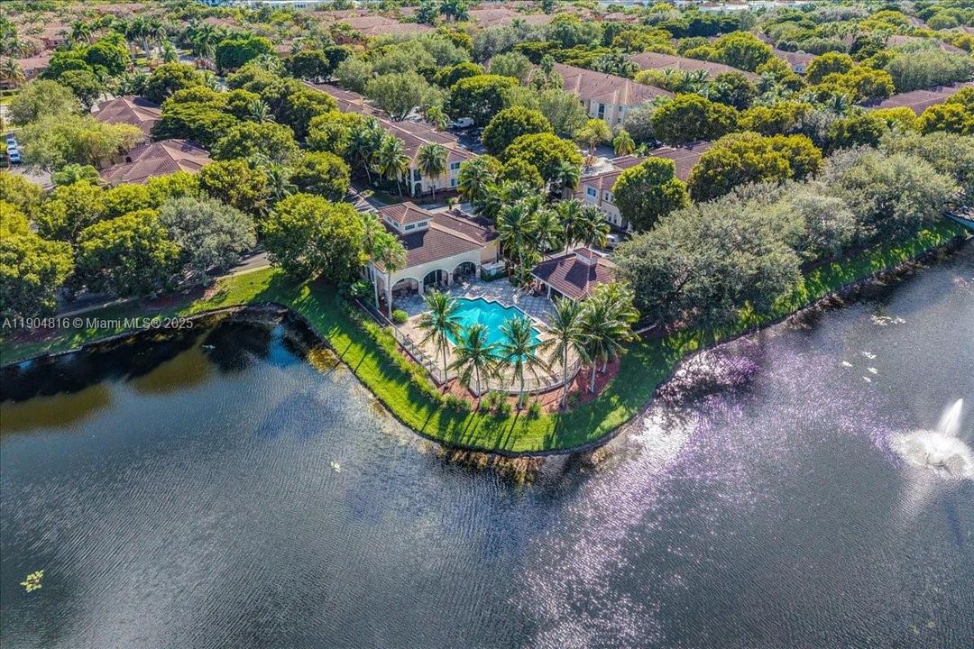 Recently Rented: $1,900 (1 beds, 1 baths, 800 Square Feet)