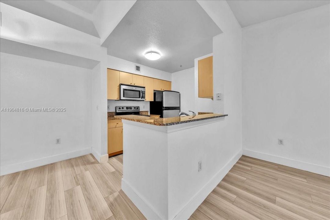 Recently Rented: $1,900 (1 beds, 1 baths, 800 Square Feet)