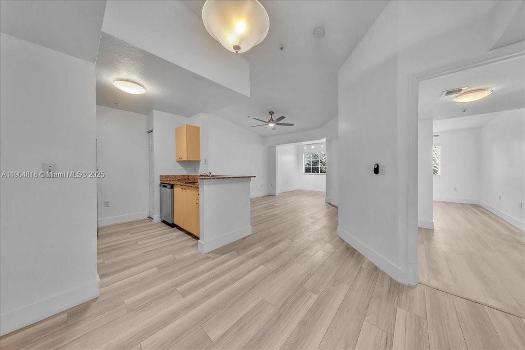 Recently Rented: $1,900 (1 beds, 1 baths, 800 Square Feet)