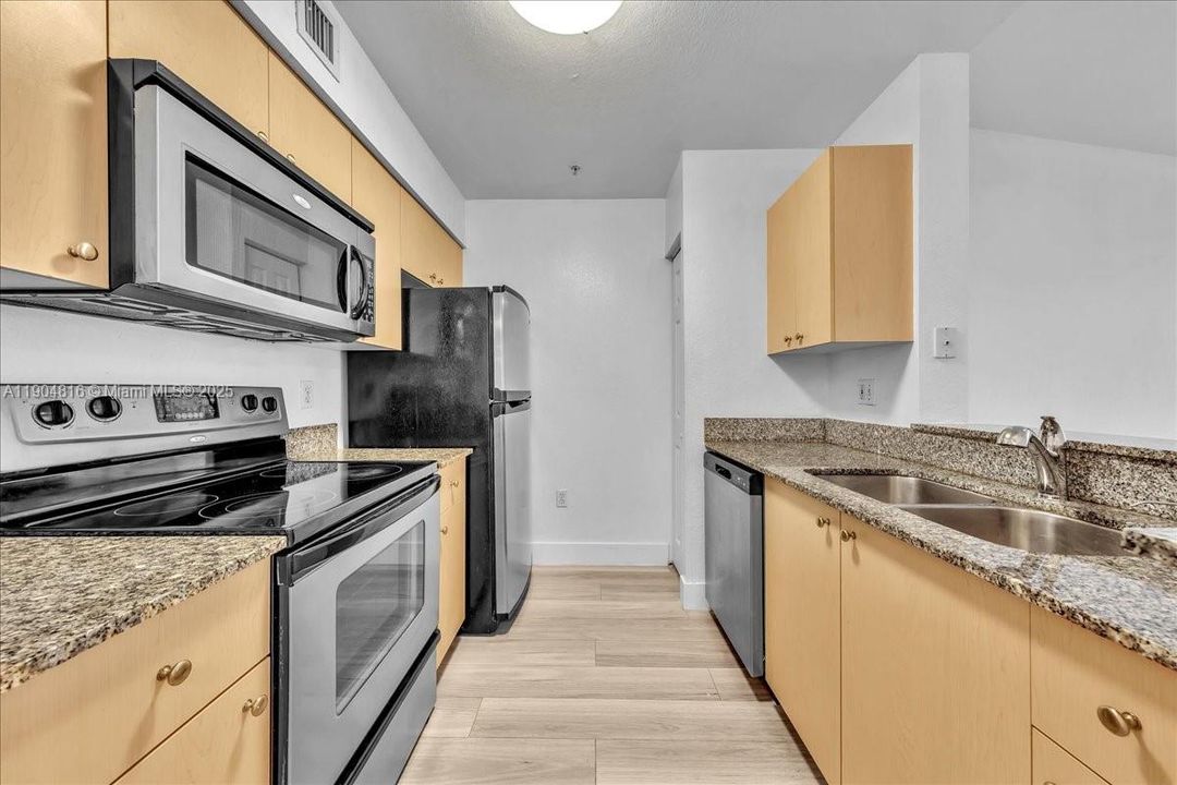 Recently Rented: $1,900 (1 beds, 1 baths, 800 Square Feet)
