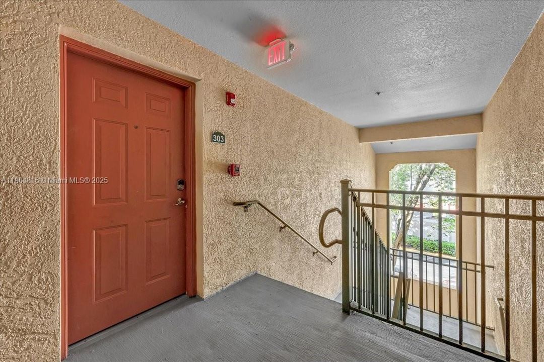 Recently Rented: $1,900 (1 beds, 1 baths, 800 Square Feet)