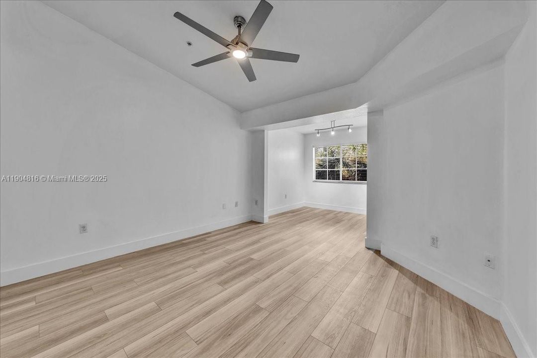 Recently Rented: $1,900 (1 beds, 1 baths, 800 Square Feet)