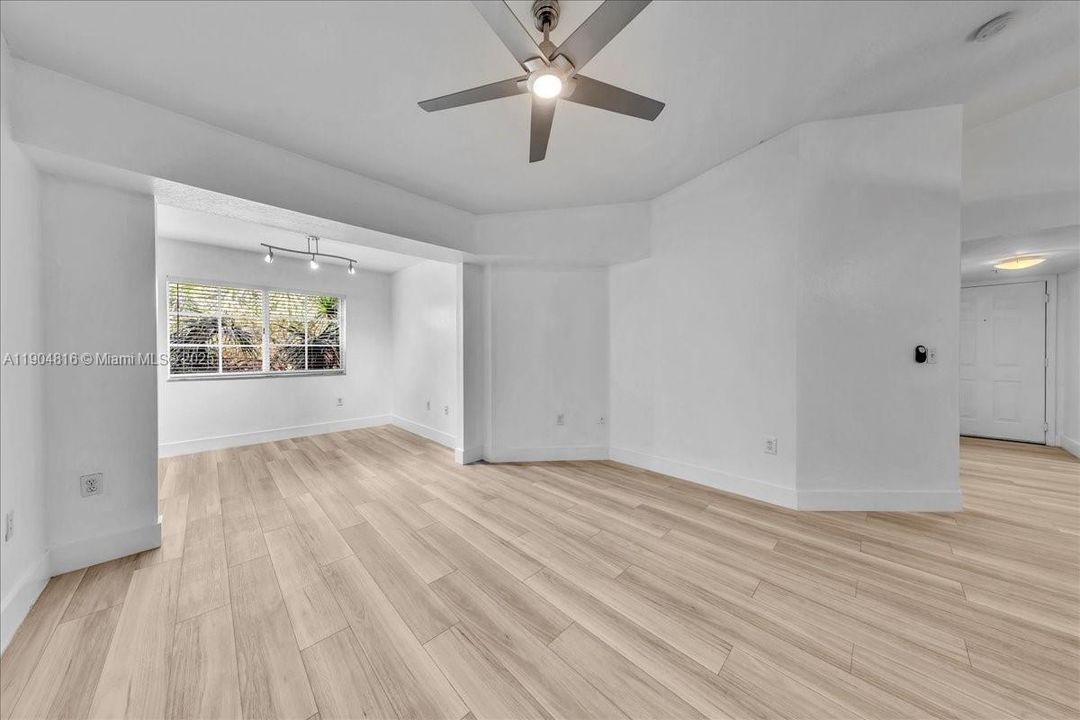 Recently Rented: $1,900 (1 beds, 1 baths, 800 Square Feet)