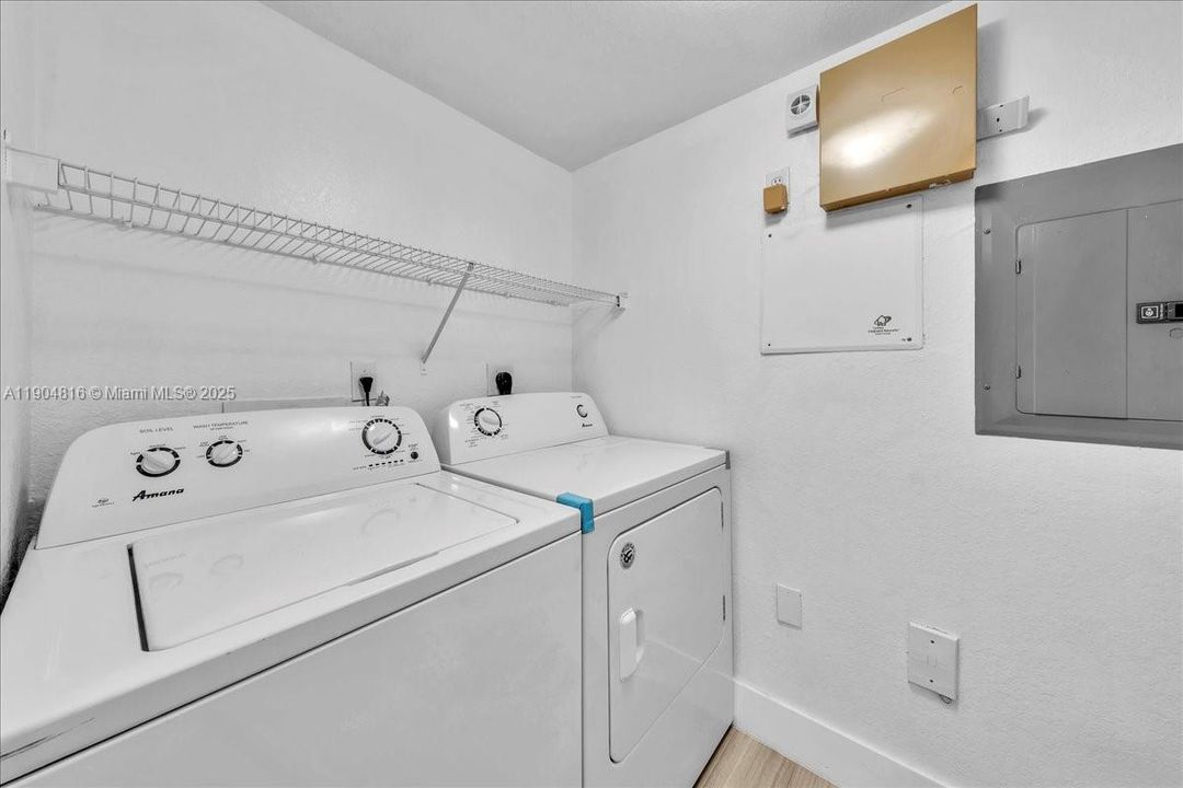 Recently Rented: $1,900 (1 beds, 1 baths, 800 Square Feet)