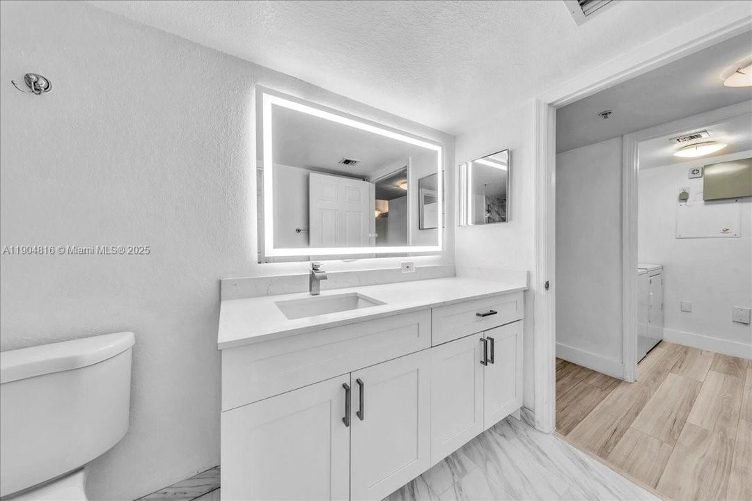 Recently Rented: $1,900 (1 beds, 1 baths, 800 Square Feet)