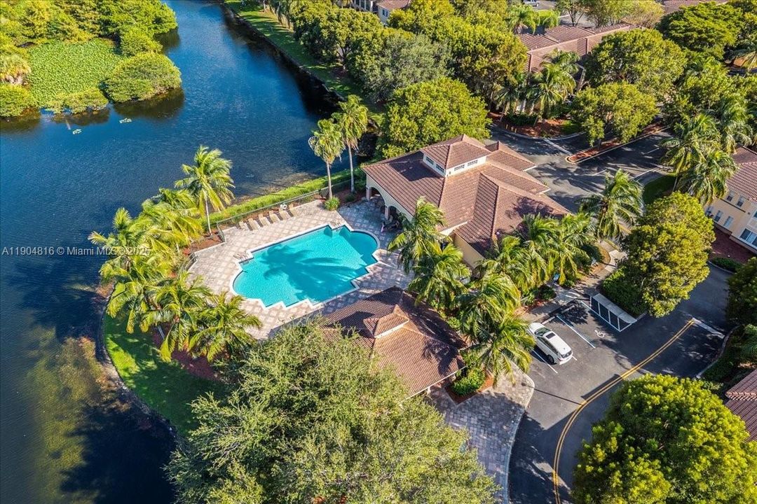 Recently Rented: $1,900 (1 beds, 1 baths, 800 Square Feet)