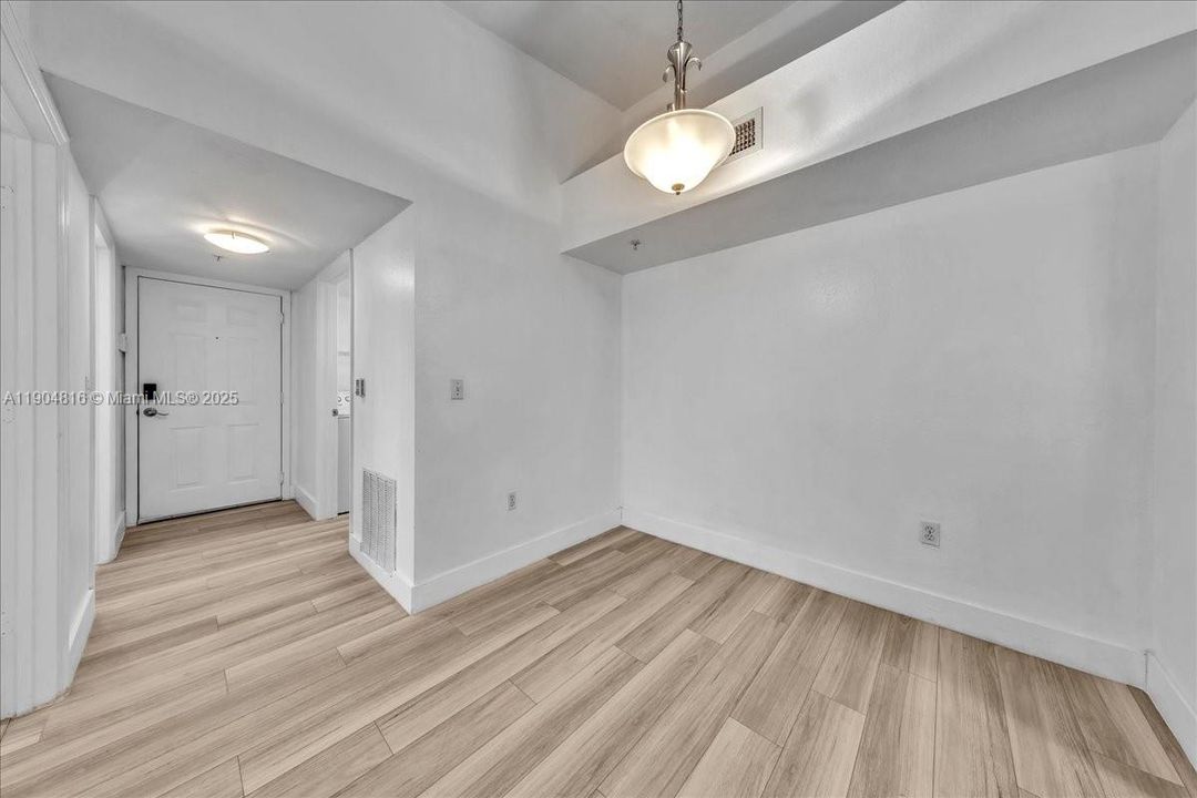 Recently Rented: $1,900 (1 beds, 1 baths, 800 Square Feet)