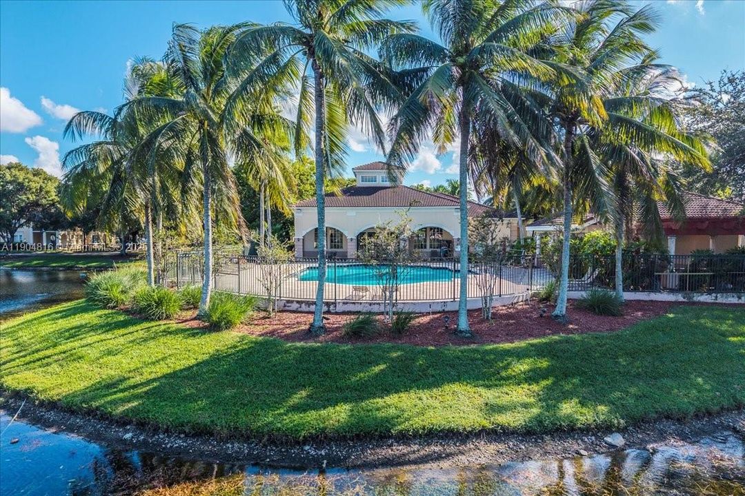 Recently Rented: $1,900 (1 beds, 1 baths, 800 Square Feet)