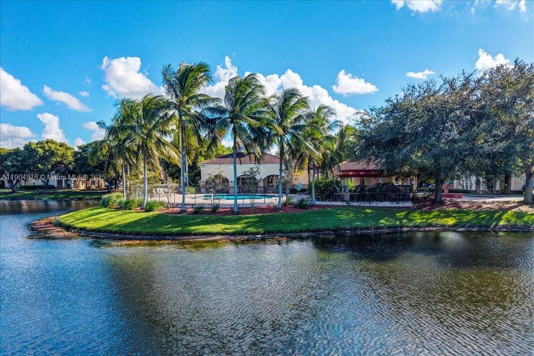 Recently Rented: $1,900 (1 beds, 1 baths, 800 Square Feet)