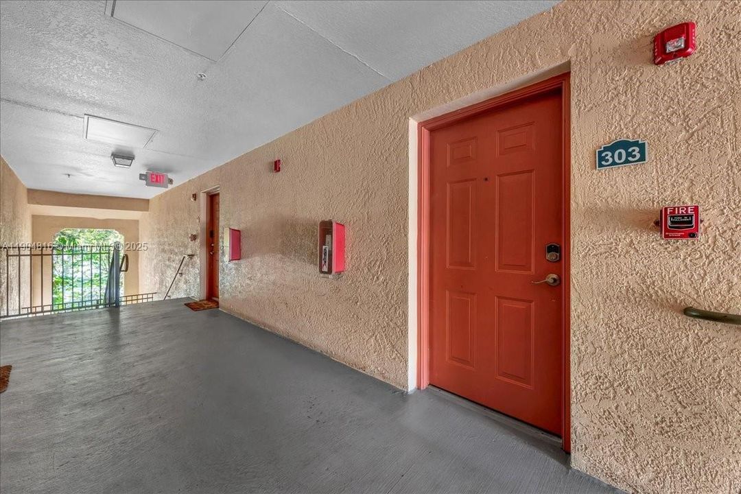 Recently Rented: $1,900 (1 beds, 1 baths, 800 Square Feet)