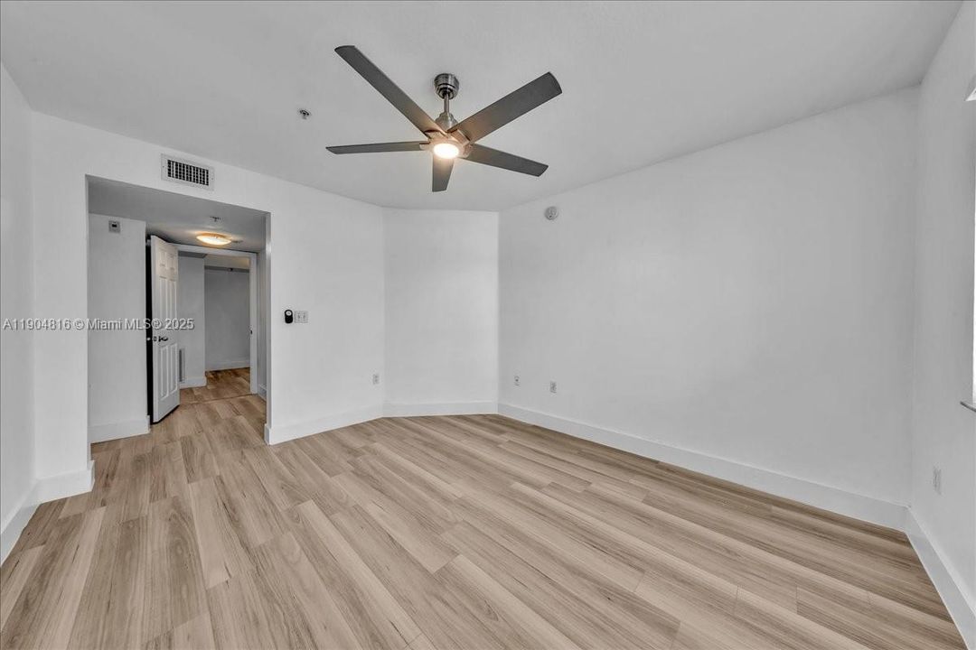 Recently Rented: $1,900 (1 beds, 1 baths, 800 Square Feet)