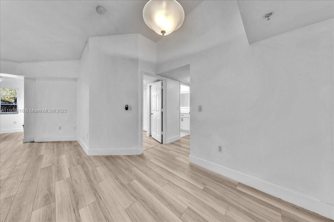 Recently Rented: $1,900 (1 beds, 1 baths, 800 Square Feet)