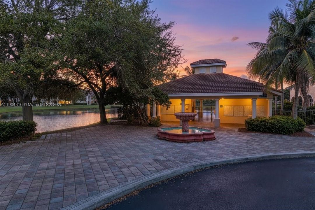 Recently Rented: $1,900 (1 beds, 1 baths, 800 Square Feet)