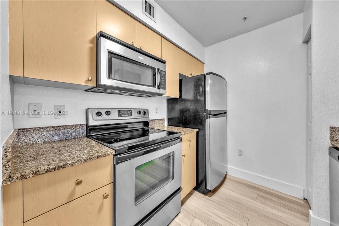 Recently Rented: $1,900 (1 beds, 1 baths, 800 Square Feet)