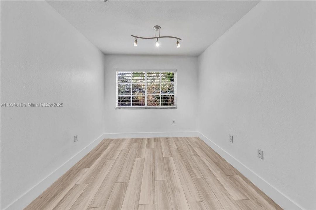 Recently Rented: $1,900 (1 beds, 1 baths, 800 Square Feet)