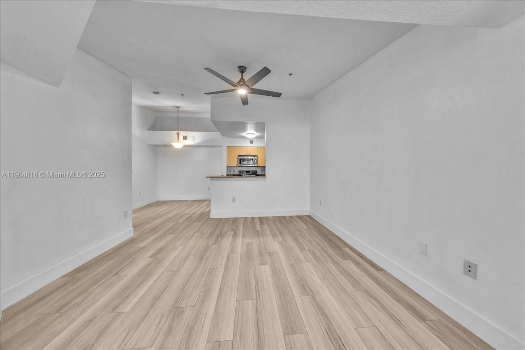 Recently Rented: $1,900 (1 beds, 1 baths, 800 Square Feet)