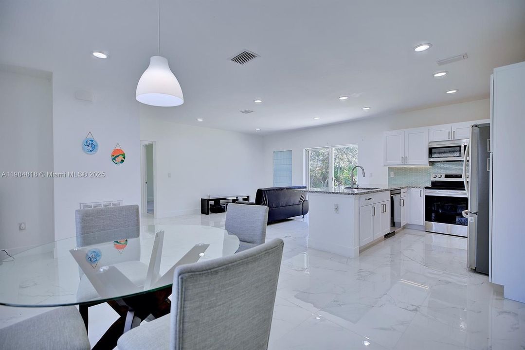 待售: $279,000 (3 贝兹, 2 浴室, 1359 平方英尺)