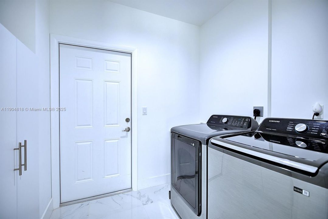 待售: $279,000 (3 贝兹, 2 浴室, 1359 平方英尺)