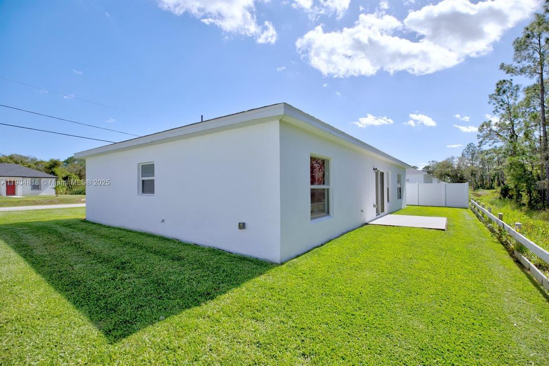 待售: $279,000 (3 贝兹, 2 浴室, 1359 平方英尺)