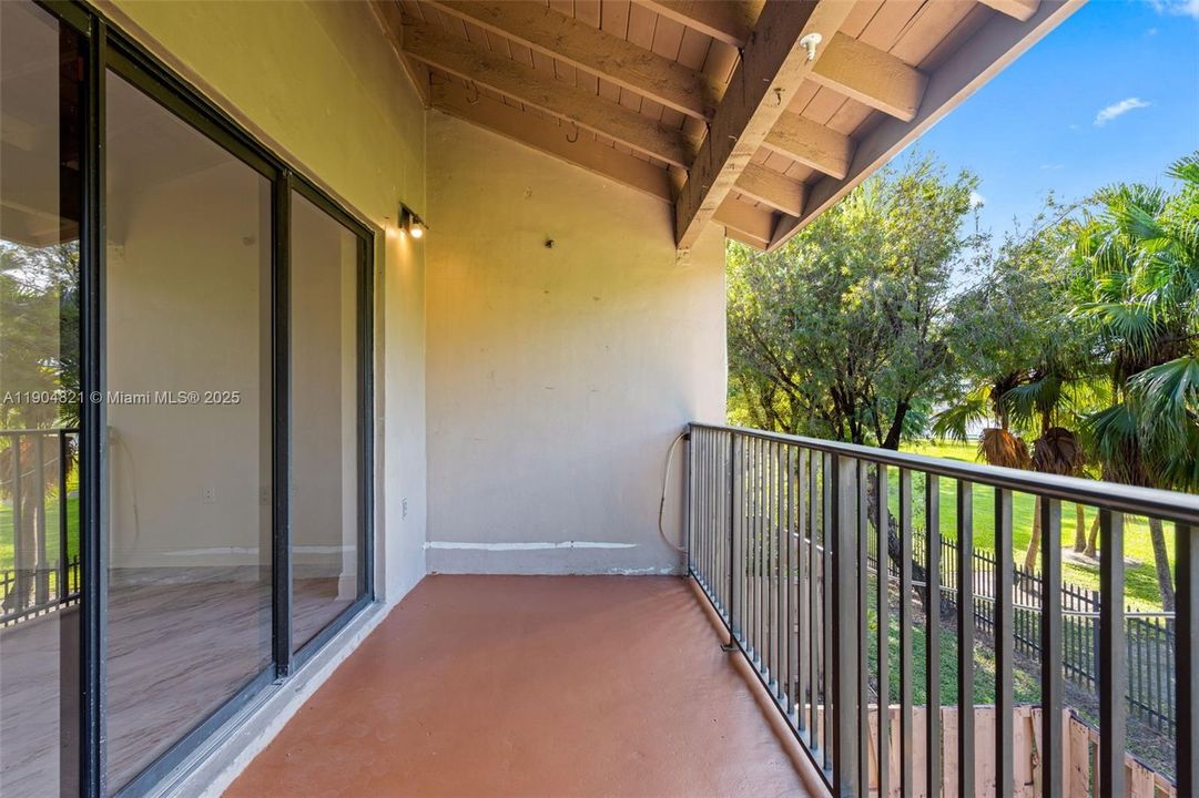 For Rent: $2,200 (2 beds, 1 baths, 891 Square Feet)