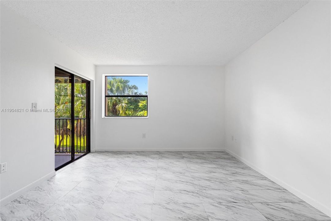 For Rent: $2,200 (2 beds, 1 baths, 891 Square Feet)