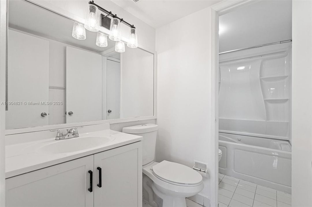 For Rent: $2,200 (2 beds, 1 baths, 891 Square Feet)