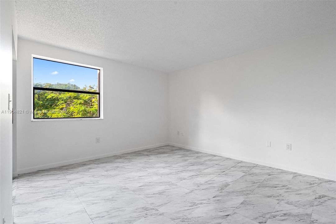 For Rent: $2,200 (2 beds, 1 baths, 891 Square Feet)